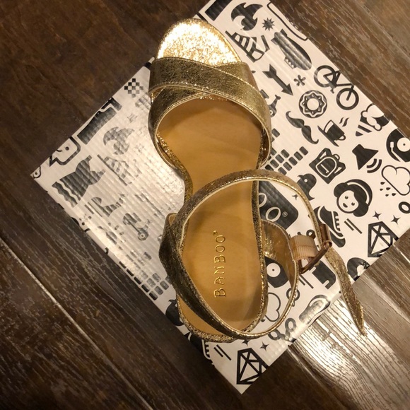 Gold wedge heel - Picture 3 of 6